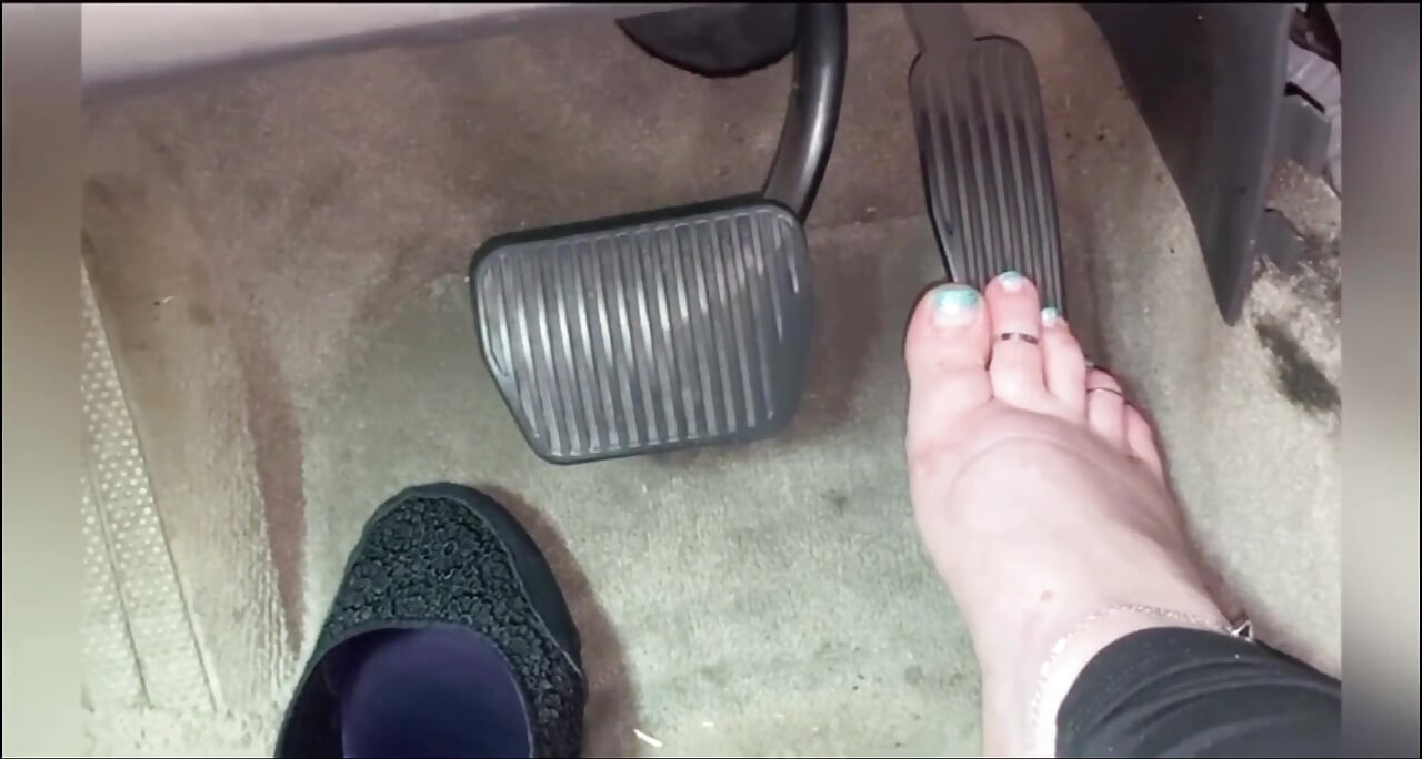 Pedal Play: Fast Speed and Jerk off Instructions with Big Feet, Full Control