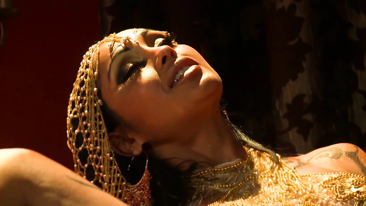 拉丁婊子无套通过支配性爱