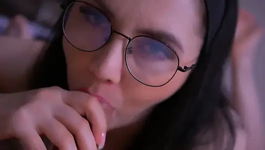 Wench lutscht schwanz ihres typen