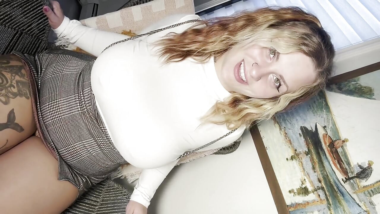 Membalas dendam pantyhose: ibu tiri membuatkan awak mengusap dan memancut mani