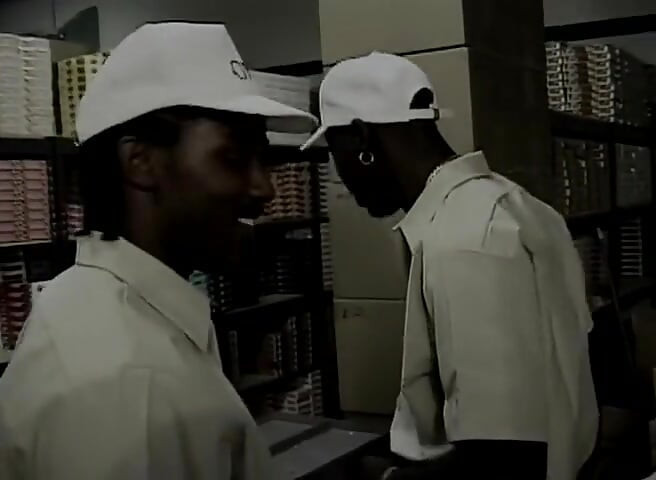 ผิวดําและสาวผิวดําเย็ดในที่ทํางาน!