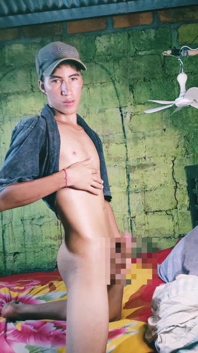 Itskevyx masturbándose