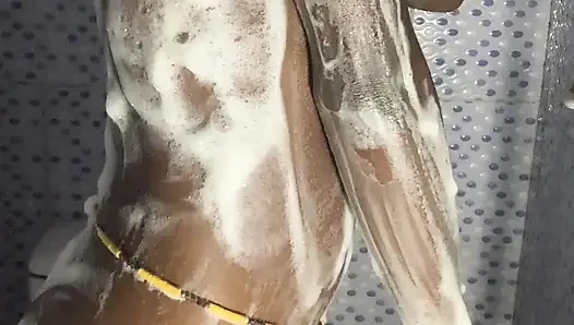 Ateşli zenci hatun banyoda tek başına