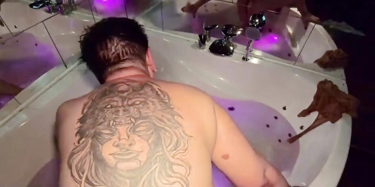 Hot Sex in the Jacuzzi, Blowjob Under Water, and Fucking
