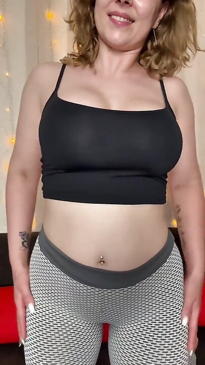 Provocação twerk em leggings