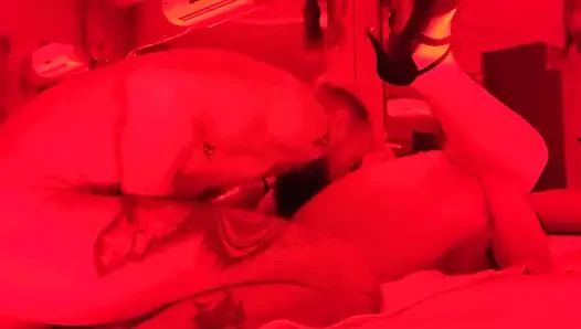 Meine versaute ehefrau im roten zimmer gefickt