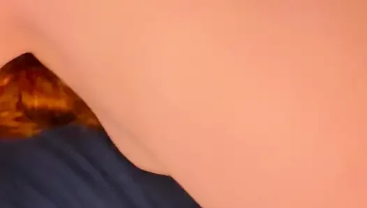 Rothaarige heiße ehefrau auf den knien für halsfick blowjob bwc
