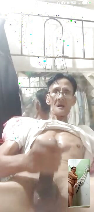 Relación a distancia con mi esposa, el sexo por videollamada es la solución para hacernos felices