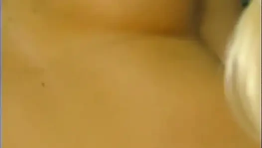 Threesome - dua saudara perempuan rambut pirang berbagi kontol besar di kantor