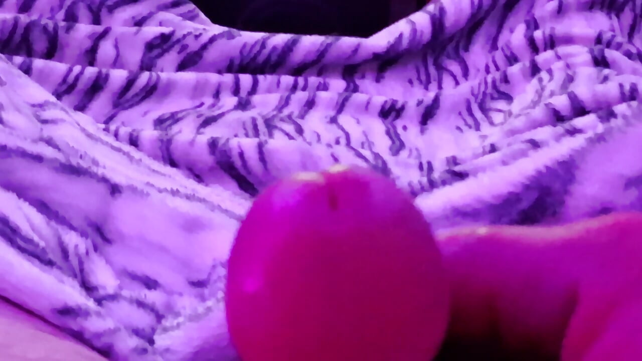 Excitată în ținuta mea violetă