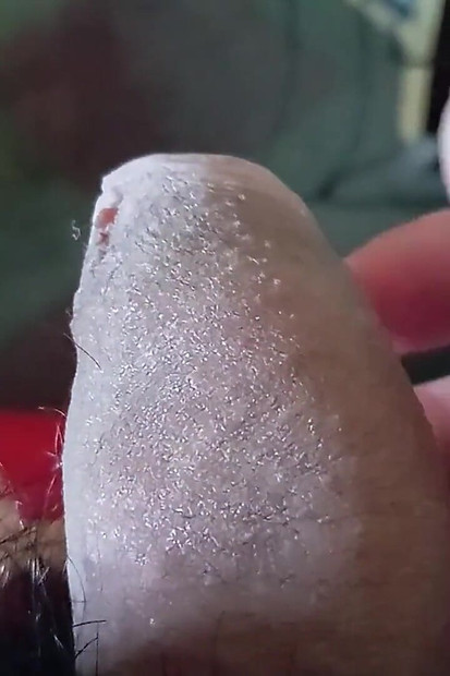 私のチンポに近づく