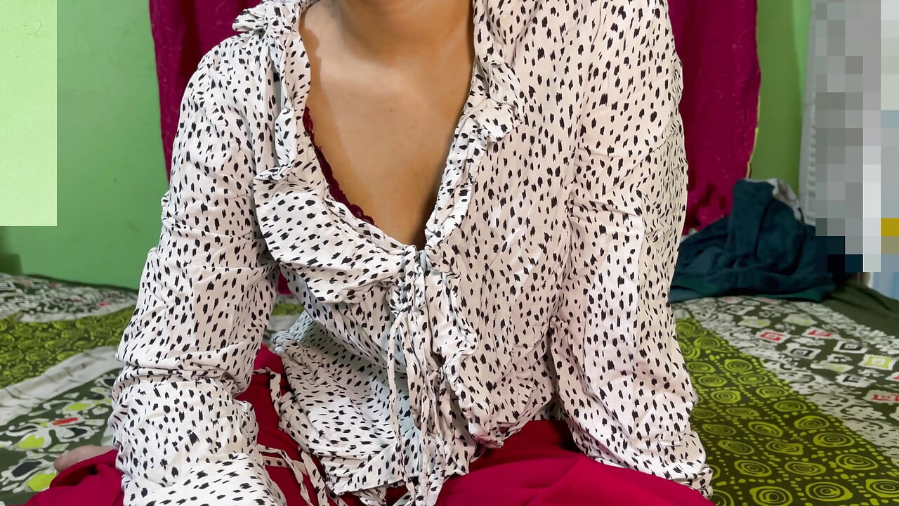 Seksi üvey kuzenim çok ateşli görünüyor ve her gün onunla sikişmek istiyorum