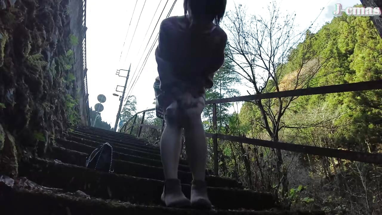 O frumusețe îndrăzneață îmbrățișează aer liber și lasă o urmă caldă în cazul în care pasiunea revunde prima jumătate - C