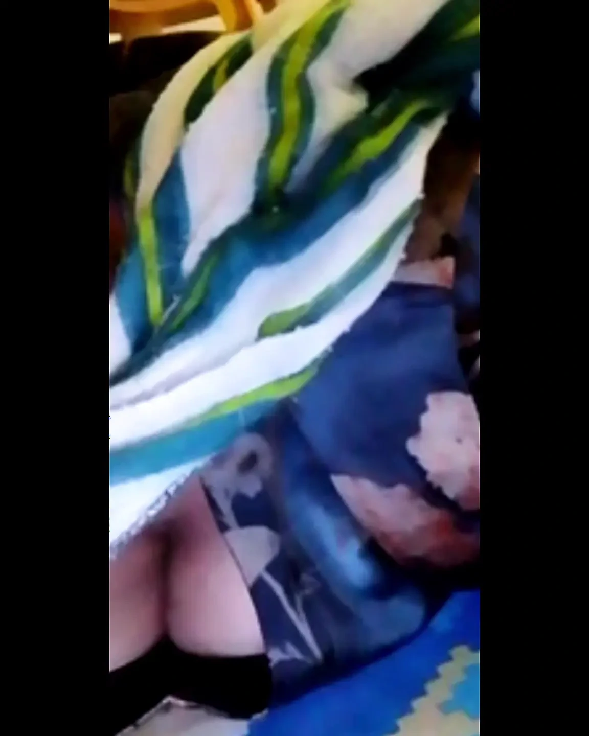 处女女友在朋友家的首次性爱 - 真正的印度情侣自拍