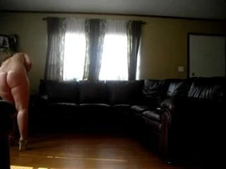 my ex cleaning nude for me