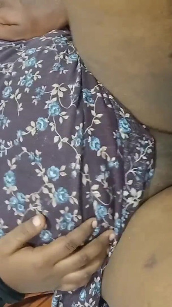 Momento icónico de "India tamil esposa da caliente chupando polla al marido y follando duro, primera vez tratando del anal fallido."