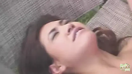 Kerajinan seks threesome dua wanita eksotis di tubuh kerajinan tangannya