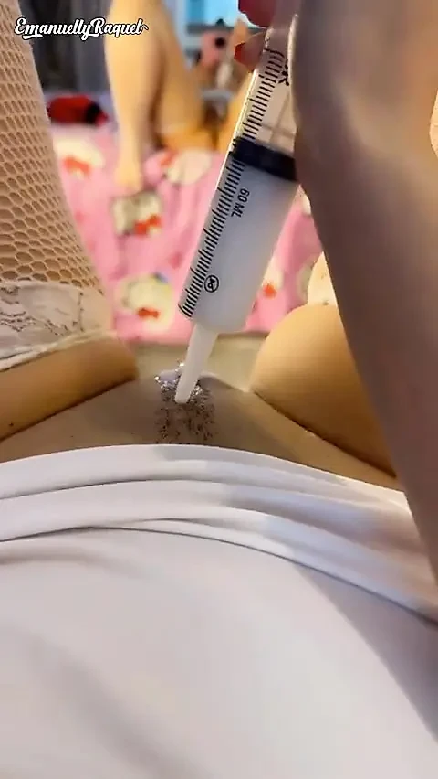 Asistentă sexy care se joacă cu pizda ei