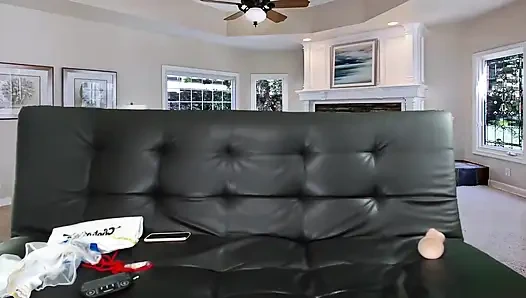 Ibu tiri toket besar orgasme dengan dildo besar dan muncrat