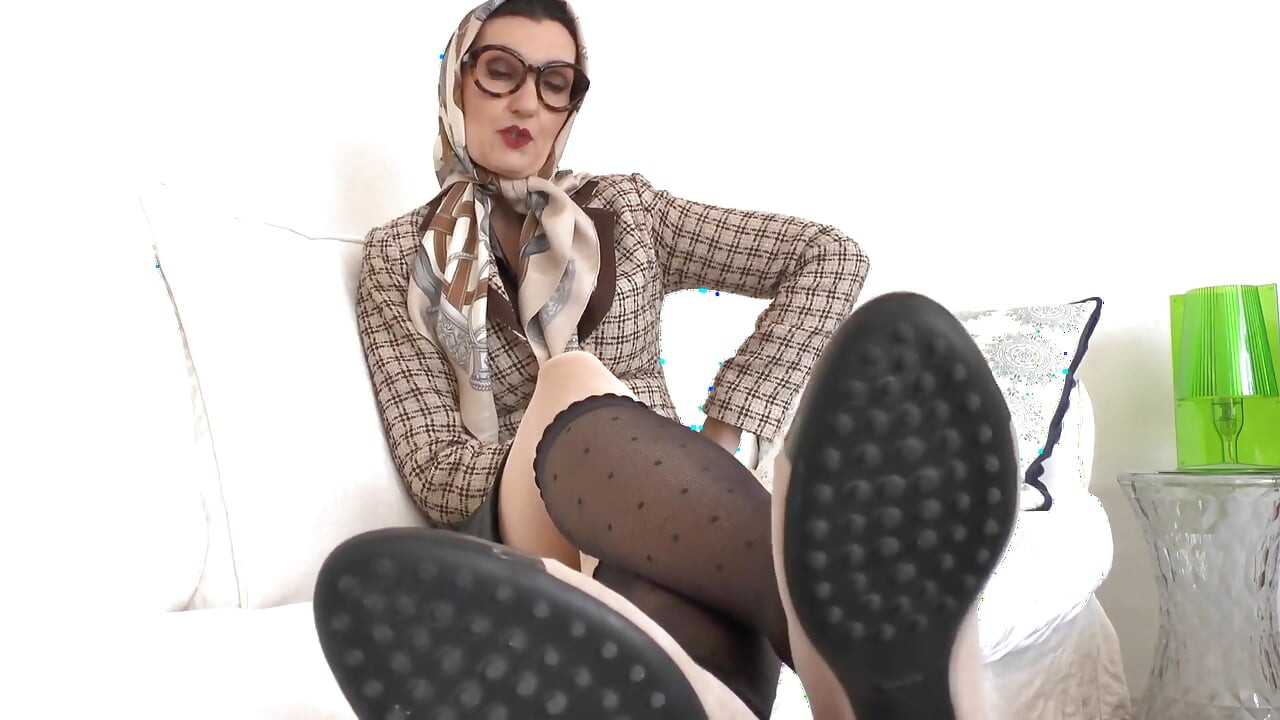 Intensive Cock Massages for Step-aunt's Sweaty Feet and Smelling Sweaty Feet, POV, JOI, Lady Victoria Valente