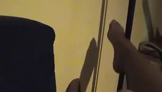 Footjob zu einer lampe