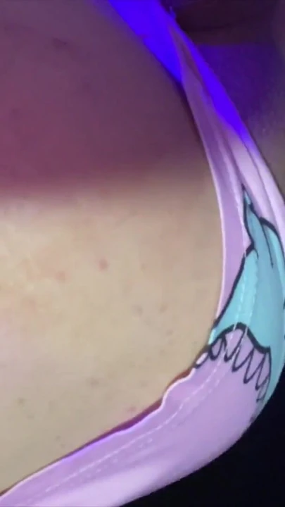 Ikonični trenutak iz "Ts tgirl Emma Ink se jebe kao velika crna kurčina, doggystyle & deepthroat"