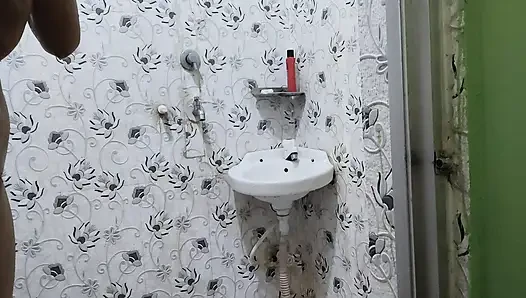 Bhabhi se bathroom me payar