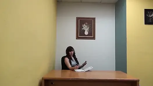 Otoriter stephie stephie staar'ı gösteriyor