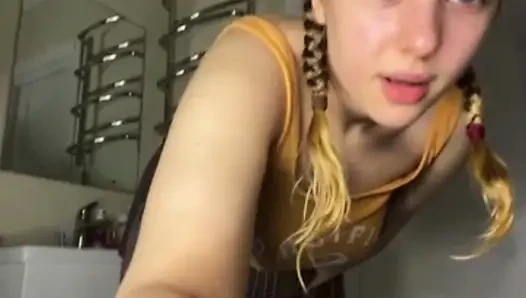 Kurviges mädchen jusielussie hardcore-fick im badezimmer