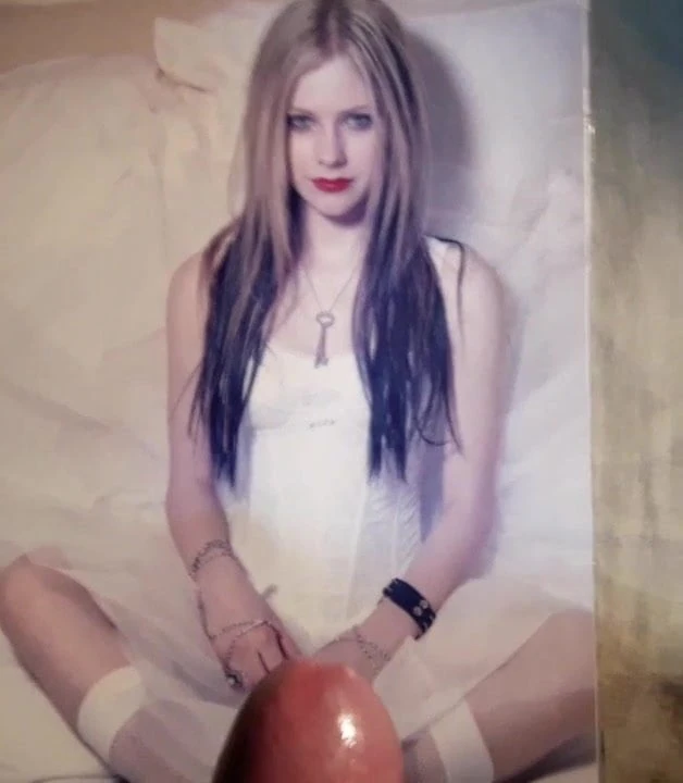 Cum to my princess Avril #4