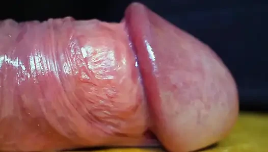 Frenulum oyunu ve sıvı boşalmalı büyük sünnetsiz mantar yarak festivali - tüm yakın çekim bakış açısı canlı ses