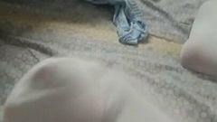 La mia ketty si masturba con la calza