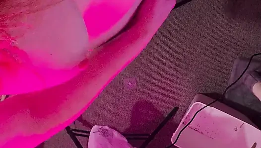 Küçük yaraklı kızıl saçlı transeksüel sikişiyor ve büyük bir döl boşaltıyor