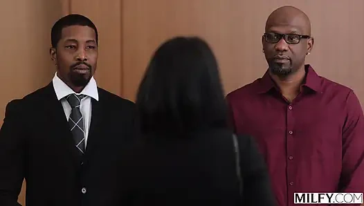 Милфа с большим черным членом - голодный до босса леди Sienna Rae получает двойное проникновение от ее пылких стажёров