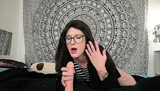 Неверная жена Gaslights неуверенный муж