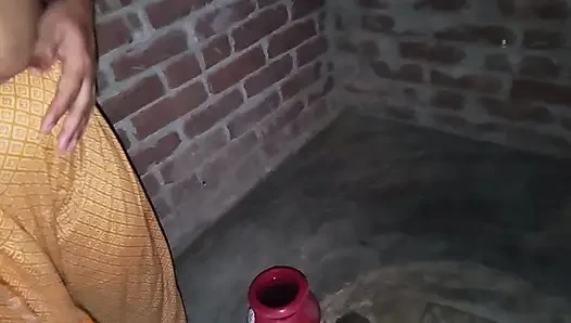 Дези впервые одна дома сексуально