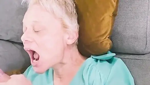 Сборник MILF, которая любит получать сперму повсюду