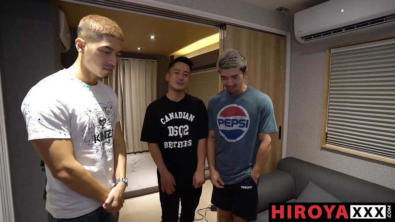 Daniel Zhang bez kondoma od Hiroye u njihovoj prvoj sceni spajanja