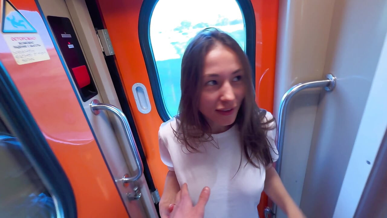 Călărindu-i pula în tren