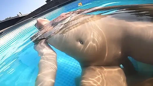 MILf-pool-sex melken und nachbarn eine show geben