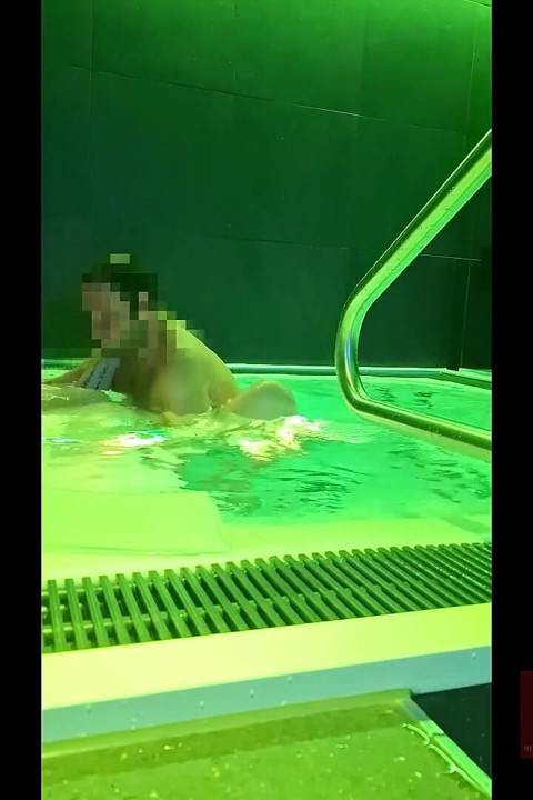 18yo Fan Spotted Me at the Public Spa and Filled Me up in the Hot Tub