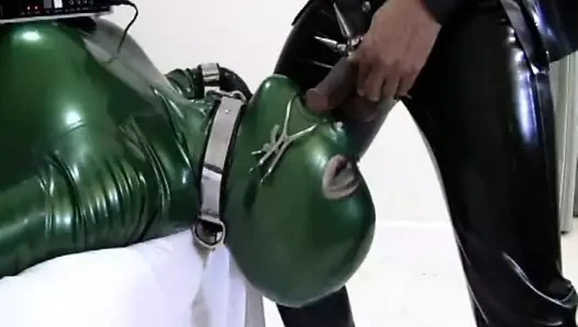 Latex seksslavin gif 1