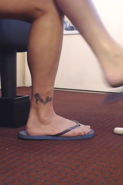 ASMR flip flop slapping blue balloons
