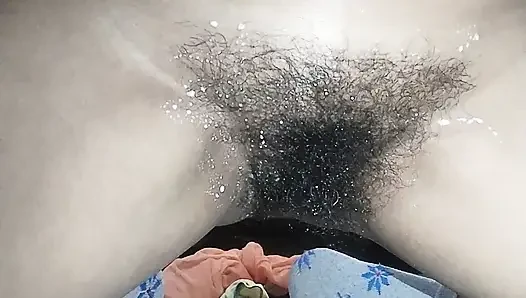 Bhabhi nay chut may khira ko dalkar chut ka pani nikala