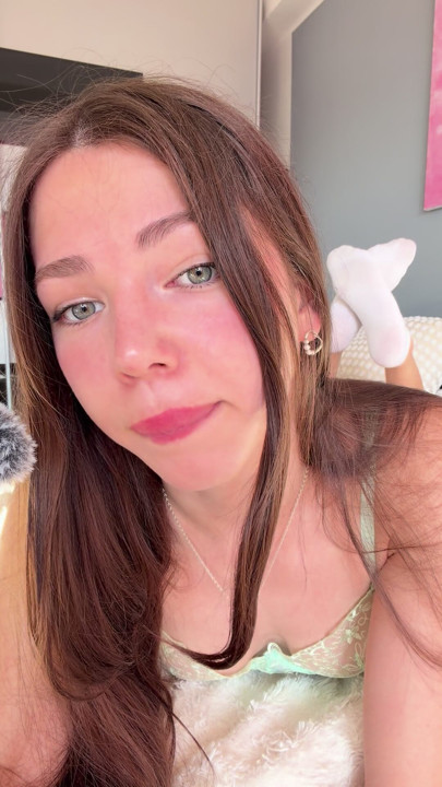 ASMR Soft Lip Kisses In Lingerie So You’ll Come Closer
