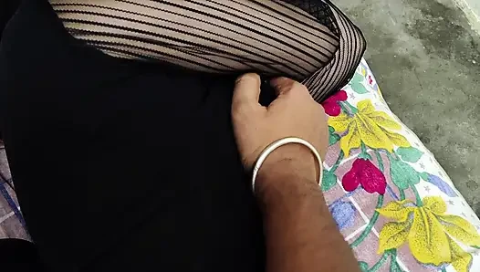 Hintli köylü kızın ilk seferi - sıkı amcık gerçek ev yapımı xxx videoda sert sikiliyor
