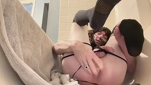 Transeksüel küvet dildo eğlencesi!!