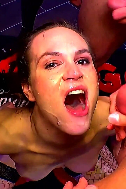 Ggg - सामूहिक चुदाई - बड़ी गांड वाली खूबसूरत लाल बालों वाली की कई लोगों द्वारा चुदाई