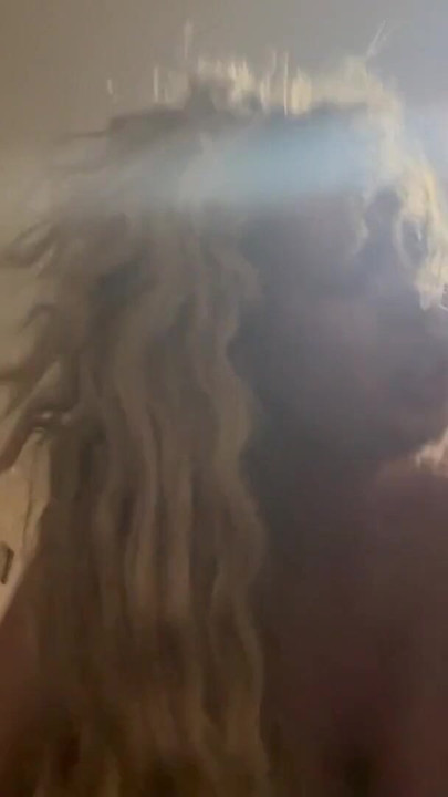 Ava Karabatic în poziția capră | Clip 1