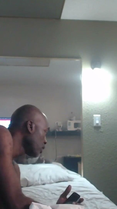 Webcam Ebony Shows off The Curves | Clip 1